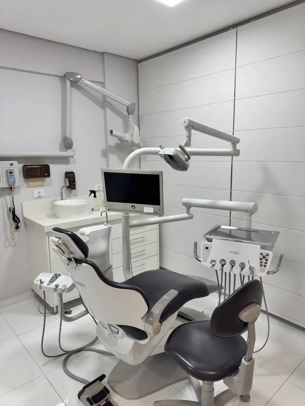 Equipamento odontológico – Dra. Fernanda Pierre urgências SJC