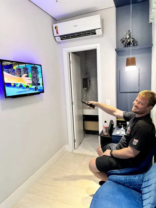 Paciente satisfeita com resultado estético